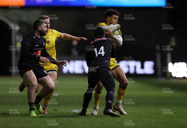 160126 - Dragons v Newcastle Red Bulls - European Rugby Challenge Cup - David Richards of Dragons is tackled by Christian Wade of Newcastle 