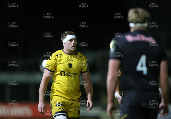 160126 - Dragons v Newcastle Red Bulls - European Rugby Challenge Cup - Ben Carter of Dragons 