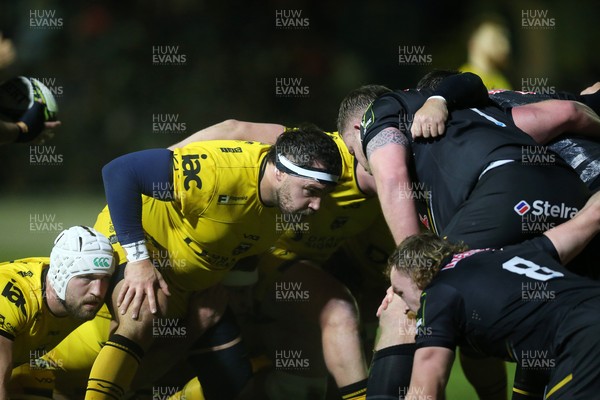 160126 - Dragons v Newcastle Red Bulls - European Rugby Challenge Cup - Robert Hunt of Dragons 
