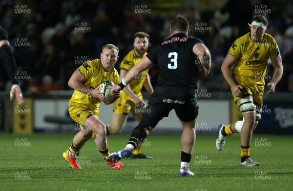 160126 - Dragons v Newcastle Red Bulls - European Rugby Challenge Cup - Tinus de Beer of Dragons 