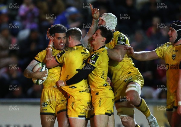 160126 - Dragons v Newcastle Red Bulls - European Rugby Challenge Cup - Rio Dyer of Dragons celebrates scoring a try with team mates