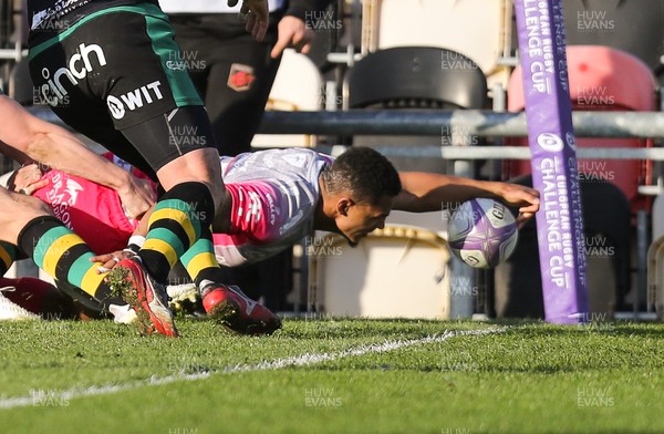 030421 Dragons v Northampton Saints, European Challenge Cup - Ashton Hewitt of Dragons reaches out to score his second try