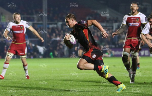 191018 - Dragons v Northampton Saints, European Challenge Cup - Jarryd Sage of Dragons races in to score try