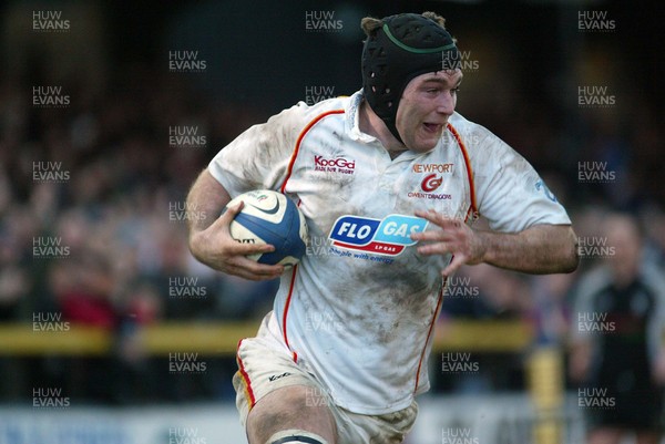 010106Newport Gwent Dragons v Ospreys Dragons Michael Owen runs in to score try  