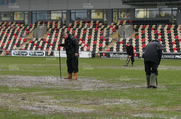 010117 - Newport Gwent Dragons v Ospreys - GuinnessPro12 -  Ground staff work hard to make the pitch fit to play on by Huw Evans Agency