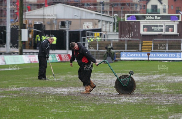 010117 - Newport Gwent Dragons v Ospreys - GuinnessPro12 -  Ground staff work hard to make the pitch fit to play on by Huw Evans Agency