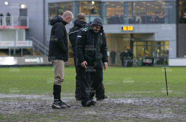 010117 - Newport Gwent Dragons v Ospreys - GuinnessPro12 -  Head coach of Ospreys Steve Tandy queries the fitness of the pitch by Huw Evans Agency