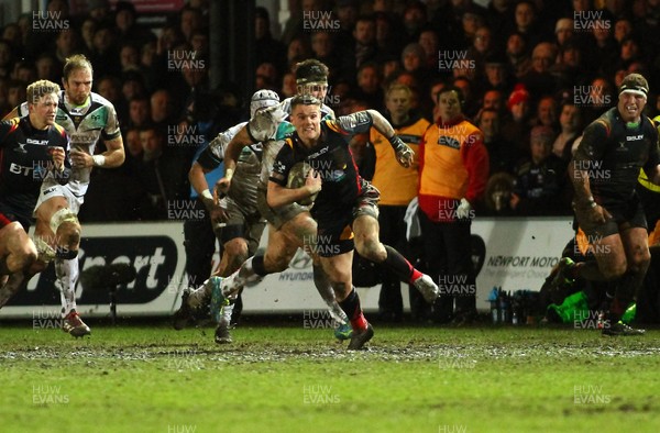 010117 - Newport Gwent Dragons v Ospreys - GuinnessPro12 -  Tavis Knoyle of Dragons beats Scott Baldwin of Ospreys by Huw Evans Agency