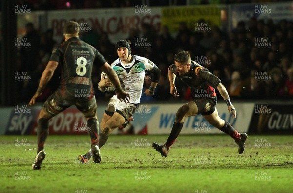 010117 - Newport Gwent Dragons v Ospreys - GuinnessPro12 -  Sam Davies of Ospreys takes on Ed Jackson(8) and Tavis Knoyle of Dragons by Huw Evans Agency