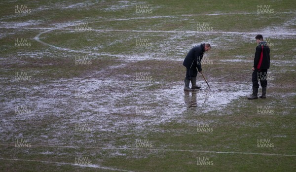 010117 - Newport Gwent Dragons v Ospreys, Guinness PRO12 - Groundstaff at Rodney Parade work on the pitch ahead of the match by Gareth Everett