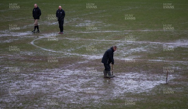 010117 - Newport Gwent Dragons v Ospreys, Guinness PRO12 - Groundstaff at Rodney Parade work on the pitch ahead of the match by Gareth Everett