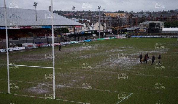 010117 - Newport Gwent Dragons v Ospreys, Guinness PRO12 - Groundstaff at Rodney Parade work on the pitch ahead of the match by Gareth Everett