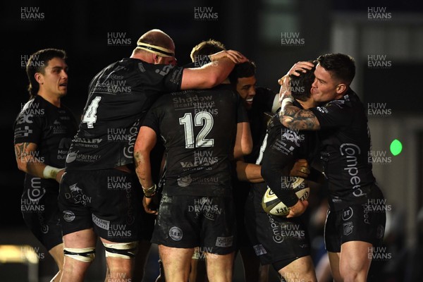 040120 - Dragons v Ospreys - Guinness PRO14 - Adam Warren (23) of Dragons celebrates his try with team mates