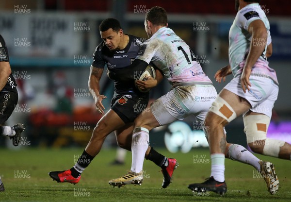 090121 - Dragons v Ospreys - Guinness PRO14 - Ashton Hewitt of Dragons is tackled by George North of Ospreys