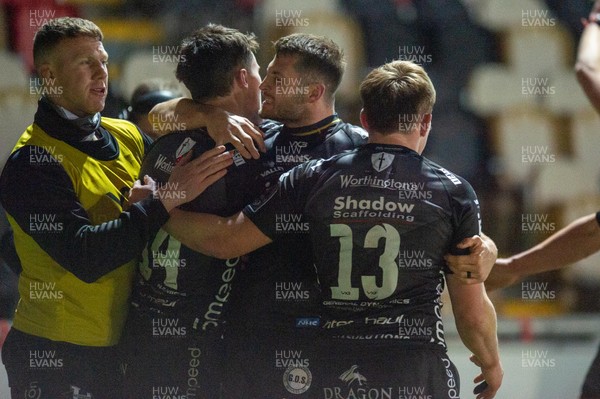 090121 - Dragons v Ospreys - Guinness PRO14 - Jared Rosser of Dragons is congratulated by team mates after scoring