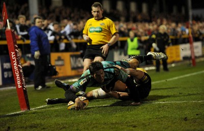 27.03.10 - Newport-Gwent Dragons v Ospreys - Magners League - James Hook of Ospreys beats Luke Charteris of Newport-Gwent Dragons to score try. 