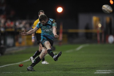 27.03.10 - Newport-Gwent Dragons v Ospreys - Magners League - Dan Biggar of Ospreys kicks at goal. 