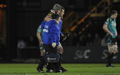 27.03.10 - Newport-Gwent Dragons v Ospreys - Magners League - Danny Lydiate of Newport-Gwent Dragons leaves the field with an injury. 