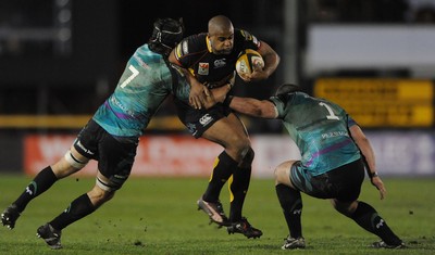 27.03.10 - Newport-Gwent Dragons v Ospreys - Magners League - Aled Brew of Newport-Gwent Dragons is tackled by Marty Holah of Ospreys. 