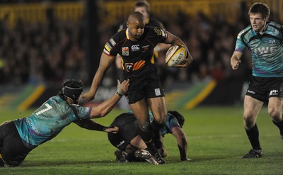 27.03.10 - Newport-Gwent Dragons v Ospreys - Magners League - Aled Brew of Newport-Gwent Dragons is tackled by Marty Holah of Ospreys. 