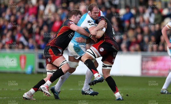 301218 - Dragons v Ospreys - Guinness PRO14 - Alun Wyn Jones of Ospreys is tackled by Matthew Screech and Cory Hill of Dragons