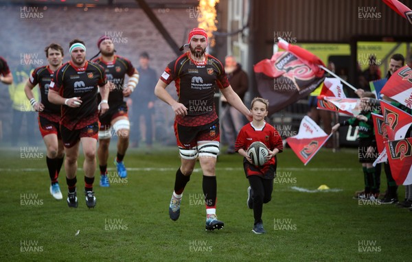 301218 - Dragons v Ospreys - Guinness PRO14 - Cory Hill of Dragons runs out with mascot