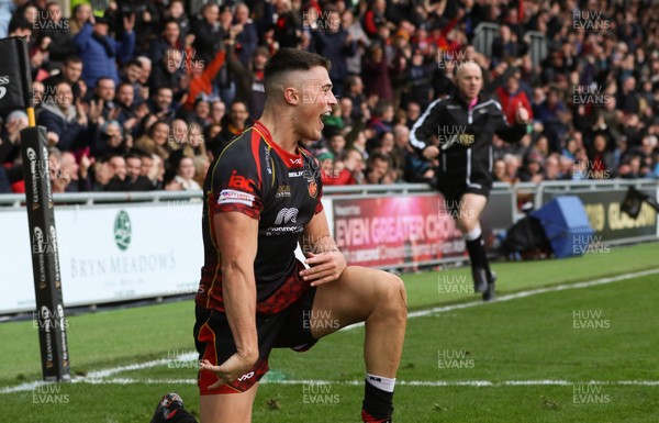 301218 - Dragons v Ospreys, Guinness PRO14 - Jared Rosser of Dragons celebrates after he races in to score try