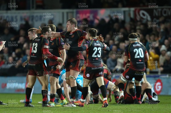 301218 - Dragons v Ospreys, Guinness PRO14 - Dragons players celebrate the victory on the final whistle