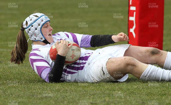 070413 - Dragons u18 Women v Ospreys u18 Women, Cross Keys - Ospreys Hannah Jones races in to score try 