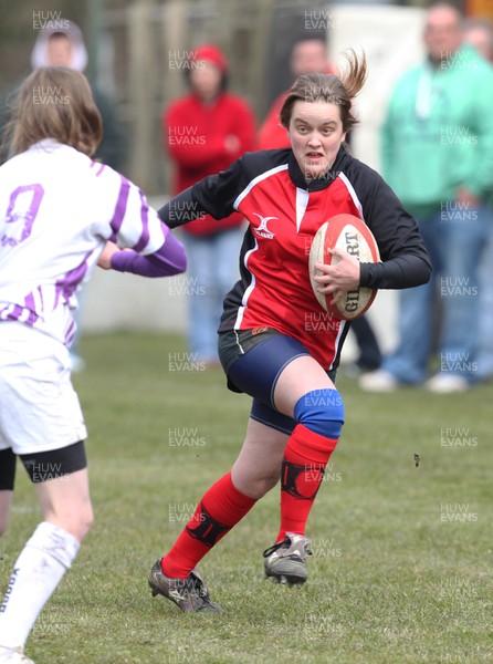 070413 - Dragons u18 Women v Ospreys u18 Women, Cross Keys - Dragons take on Ospreys in the game of a double header of regional u18 womens matches at Cross Keys 