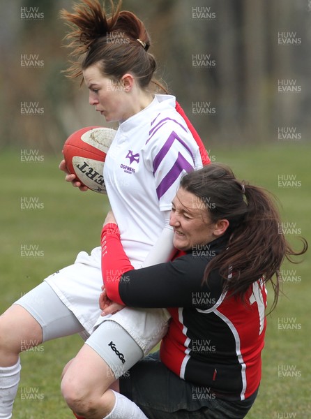 070413 - Dragons u18 Women v Ospreys u18 Women, Cross Keys - Dragons take on Ospreys in the game of a double header of regional u18 womens matches at Cross Keys 