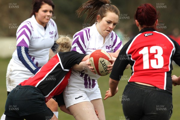 070413 - Dragons u18 Women v Ospreys u18 Women, Cross Keys - Dragons take on Ospreys in the game of a double header of regional u18 womens matches at Cross Keys 