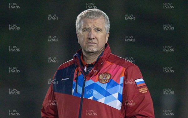 161118 - Dragons v Russia Rugby, International Friendly - Russia's head coach Lyn Jones during the prematch warm up
