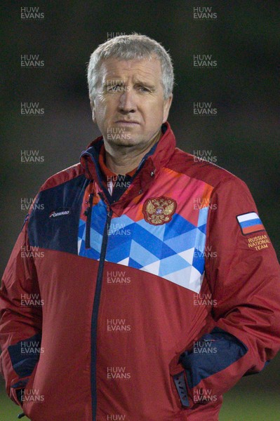 161118 - Dragons v Russia Rugby, International Friendly - Russia's head coach Lyn Jones during the prematch warm up