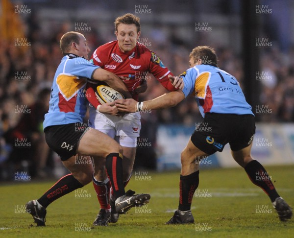 01.01.08 - Newport-Gwent Dragons v Llanelli Scarlets - Magners League - Llanelli's Morgan Stoddart is tackled by Richard Fussell(L) and Paul Emerick 