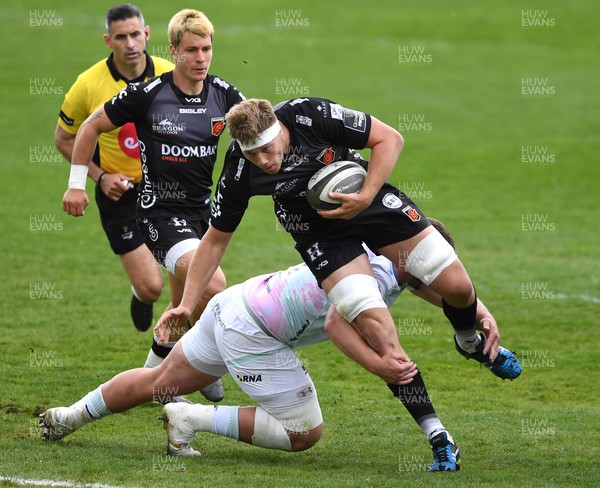 160521 - Dragons v Ospreys - Guinness PRO14 Rainbow Cup - Ben Carter of Dragons is tackled by Gareth Thomas of Ospreys