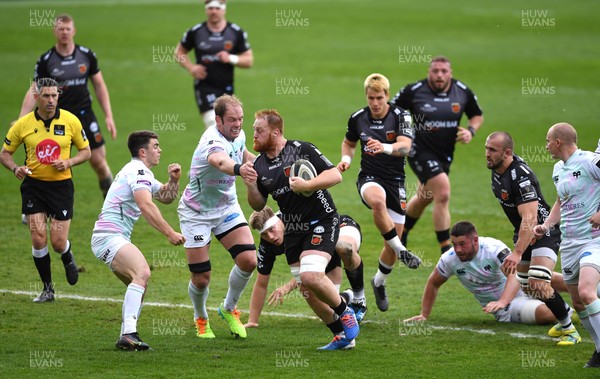 160521 - Dragons v Ospreys - Guinness PRO14 Rainbow Cup - Dan Baker of Dragons is tackled by Alun Wyn Jones and Reuben Morgan-Williams of Ospreys