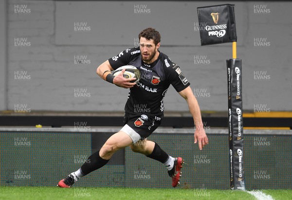 160521 - Dragons v Ospreys - Guinness PRO14 Rainbow Cup - Jonah Holmes of Dragons runs in to score try