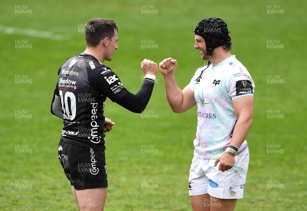 160521 - Dragons v Ospreys - Guinness PRO14 Rainbow Cup - Sam Davies of Dragons and Dan Evans of Ospreys at the end of the game