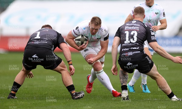 160521 - Dragons v Ospreys - Guinness PRO14 Rainbow Cup - Bradley Davies of Ospreys is tackled by Greg Bateman of Dragons