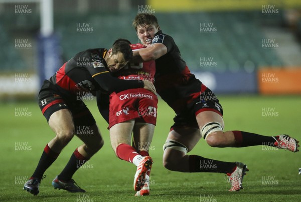 171117 - Dragons v Scarlets, Anglo-Welsh Cup - Jack Maynard of Scarlets is tackled by Adam Warren of Dragons and Matthew Screech of Dragons