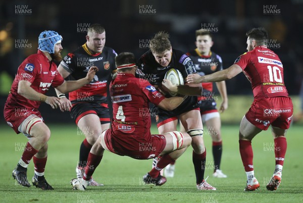 171117 - Dragons v Scarlets, Anglo-Welsh Cup - Matthew Screech of Dragons drives into Josh Helps of Scarlets