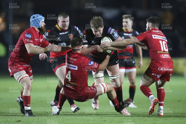 171117 - Dragons v Scarlets, Anglo-Welsh Cup - Matthew Screech of Dragons drives into Josh Helps of Scarlets