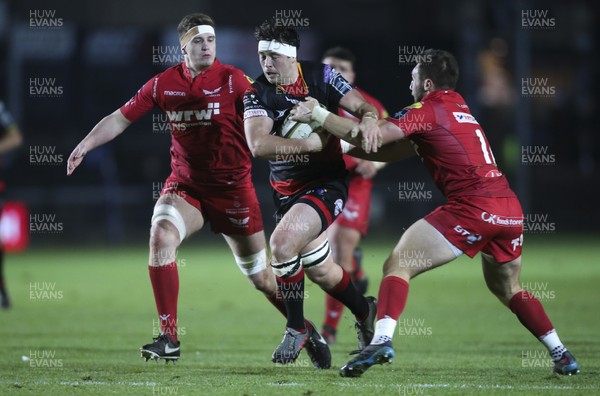 171117 - Dragons v Scarlets, Anglo-Welsh Cup - James Benjamin of Dragons charges at the Scarlets defence