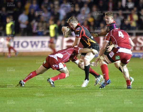 200913 - Dragons v Scarlets - RaboDirect PRO12Matthew Screech of Dragons is tackled (c) Huw Evans Picture Agency