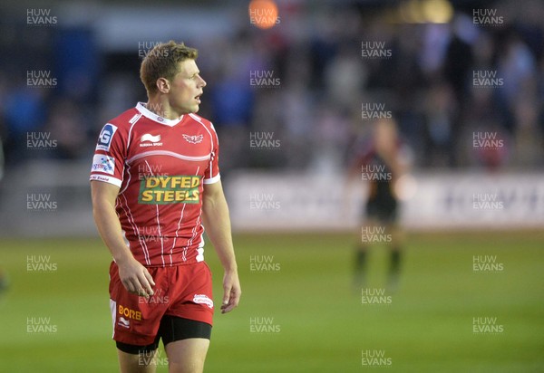 200913 - Newport Gwent Dragons v Scarlets - Rabo Pro Direct 12 - Rhys Priestland of Scarlets ( c ) Huw Evans Agency