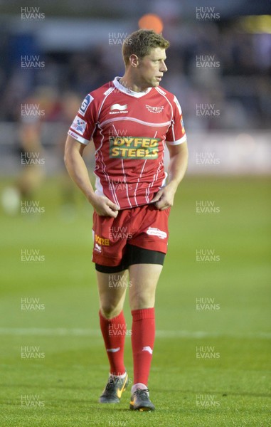 200913 - Newport Gwent Dragons v Scarlets - Rabo Pro Direct 12 - Rhys Priestland of Scarlets ( c ) Huw Evans Agency