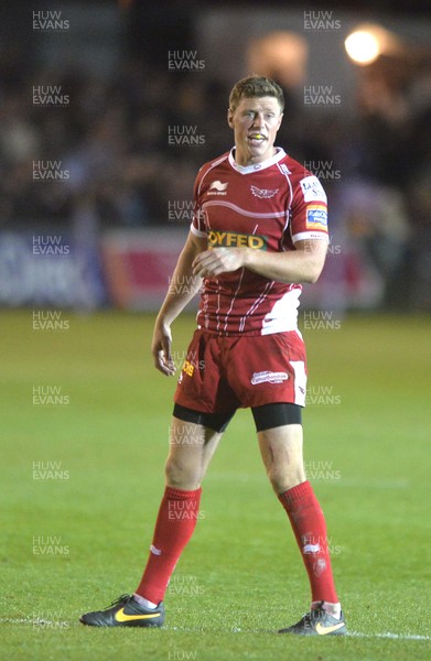 200913 - Newport Gwent Dragons v Scarlets - Rabo Pro Direct 12 - Rhys Priestland of Scarlets ( c ) Huw Evans Agency