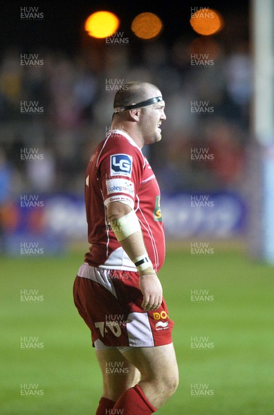 200913 - Newport Gwent Dragons v Scarlets - Rabo Pro Direct 12 - Phil John of Scarlets ( c ) Huw Evans Agency