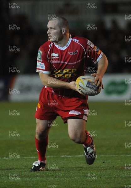 200913 - Dragons v Scarlets - RaboDirect PRO12Ken Owens of Scarlets(c) Huw Evans Picture Agency